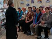  Старшее поколение принимает поздравления