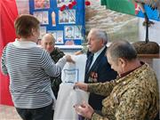 Подарки гостям от местного отделения ЕР