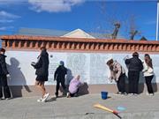 Уборка территории вокруг памятника 